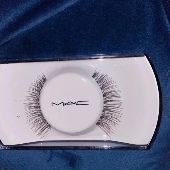 Mac  eyelashes New - Picture 3 of 6